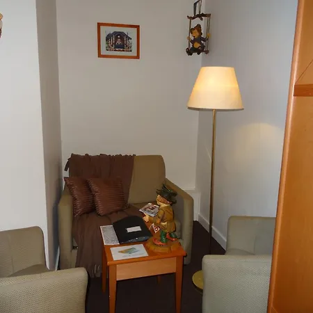 An Officers House Nocleg ze śniadaniem 3*